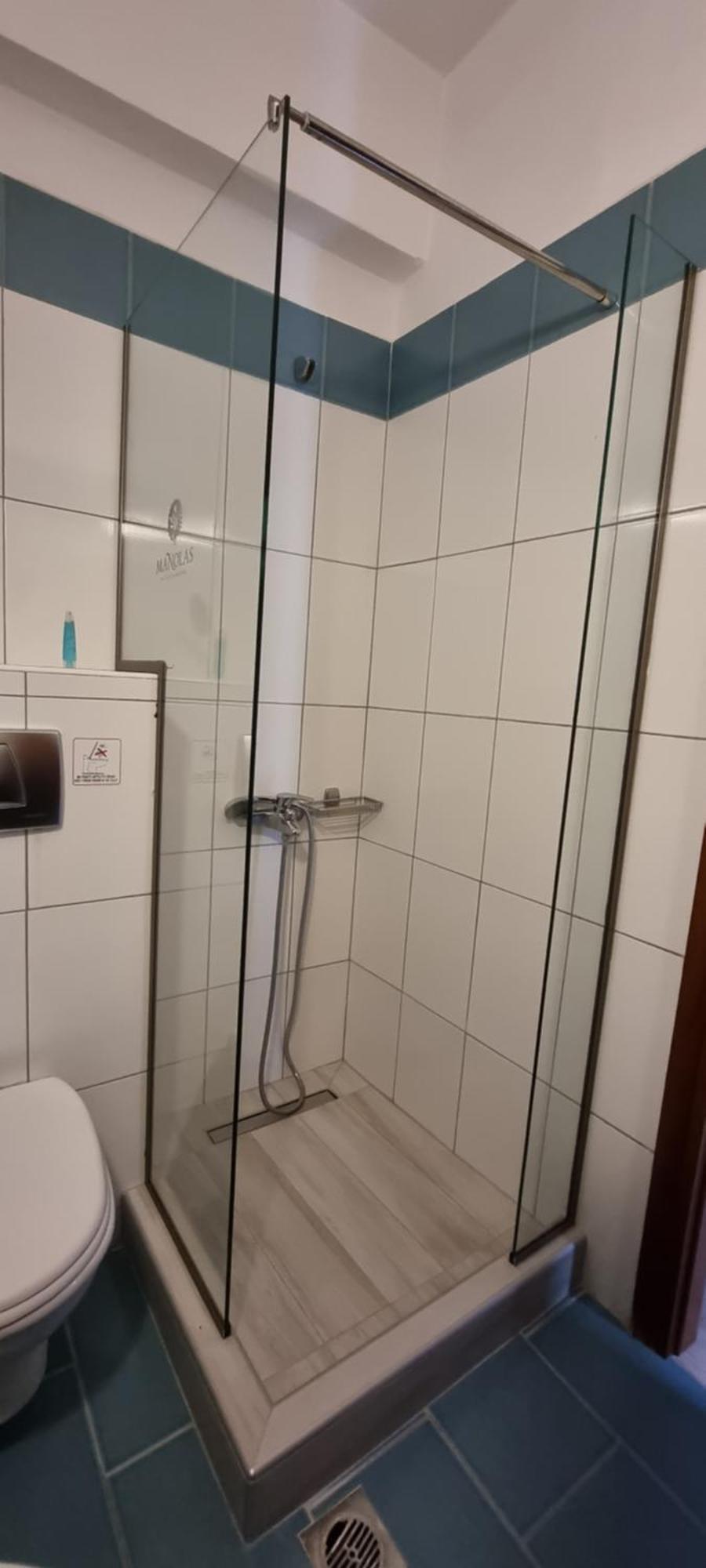Manolas Neoi Poroi Ruang foto
