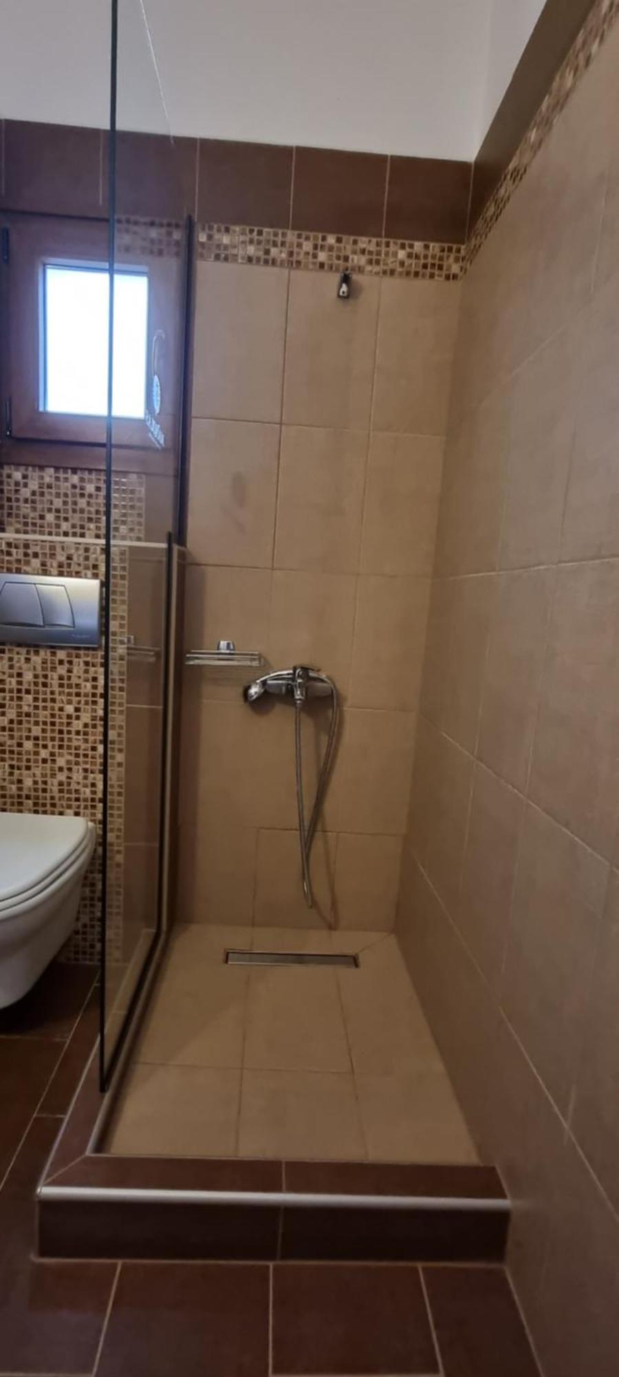 Manolas Neoi Poroi Ruang foto