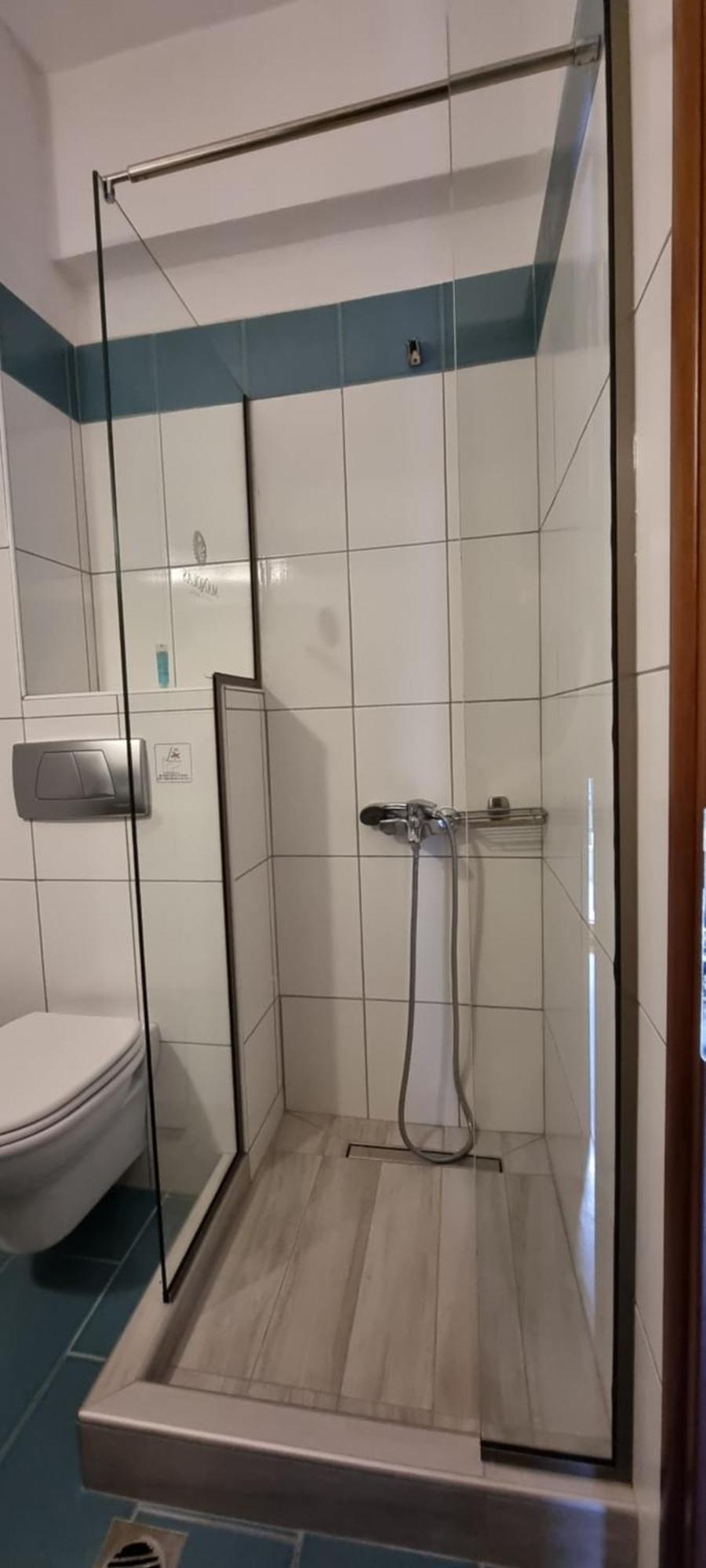 Manolas Neoi Poroi Ruang foto